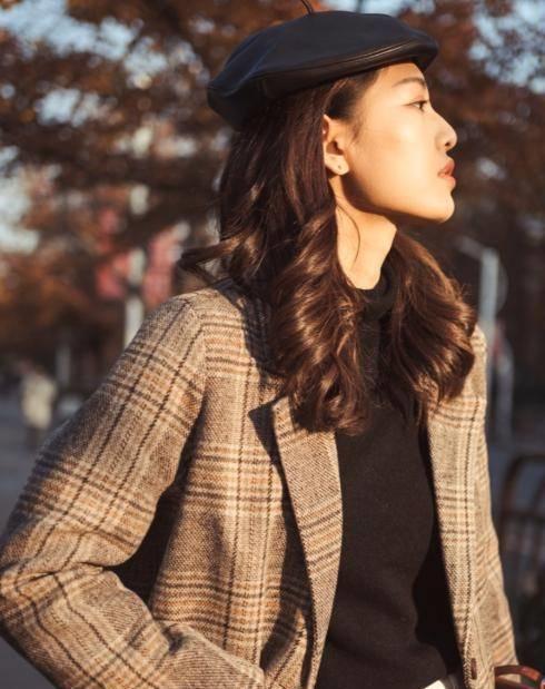 衣裙浪漫性感女人味十足AG旗舰厅app法式连(图1)