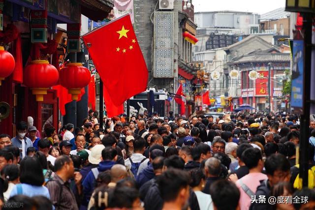 爆的老街区藏着中国人最爱的烟火与国潮AG旗舰厅前门大街爆火:20万人挤(图4) 爆的老街区藏着中国人最爱的烟火与国潮AG旗舰厅前门大街爆火:20万人挤(图4)